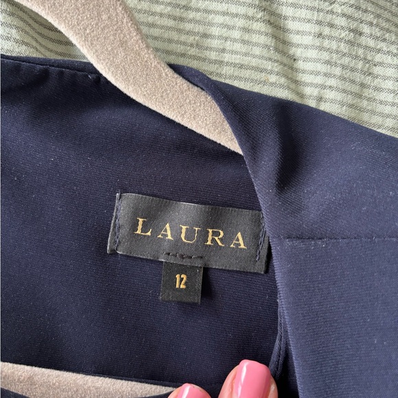 Sleeveless Belted Sheath Dress. Size 12 - Picture 2 of 4